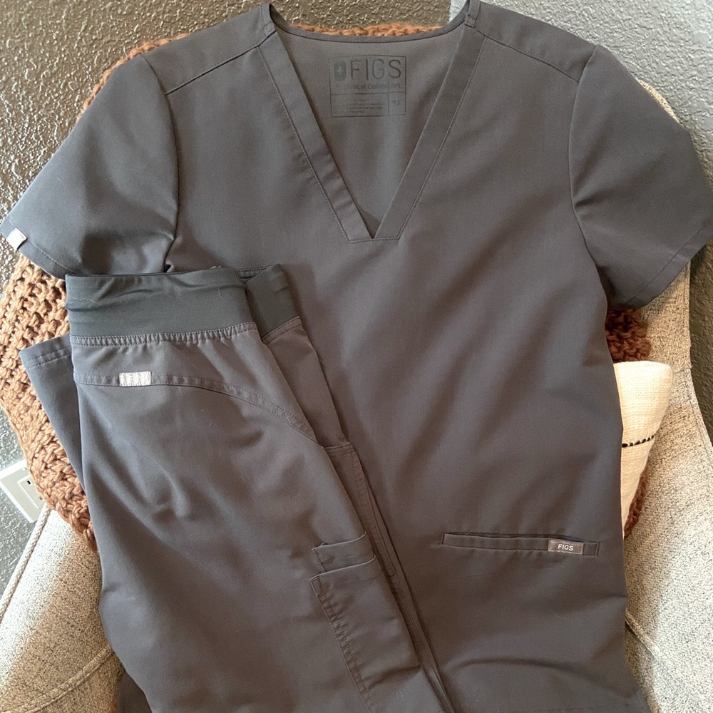 Figs scrub set -Charcoal- (XS top & XS Tall pants)